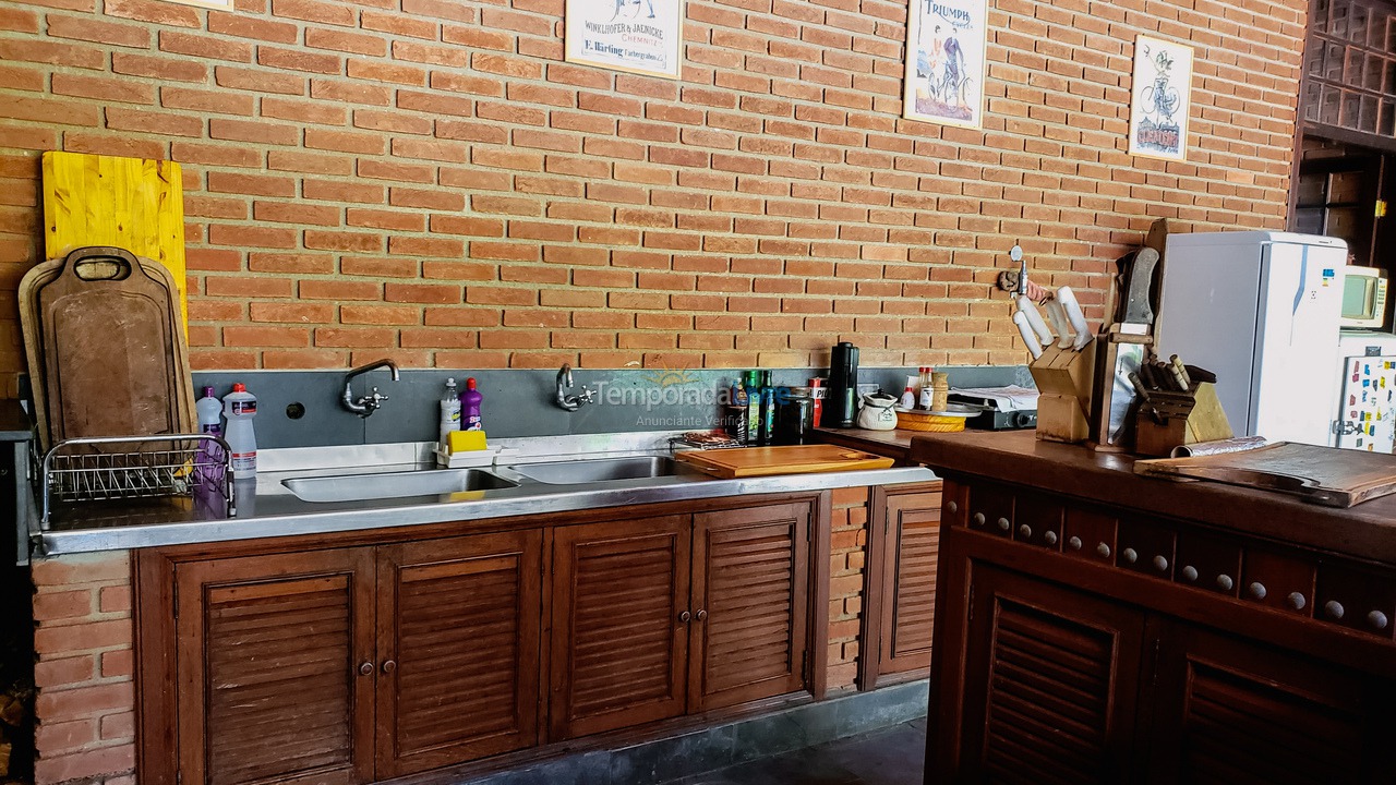 Granja para alquiler de vacaciones em Juquitiba (Plena Natureza Com Wifi Jogos Linda área de Churrasco)