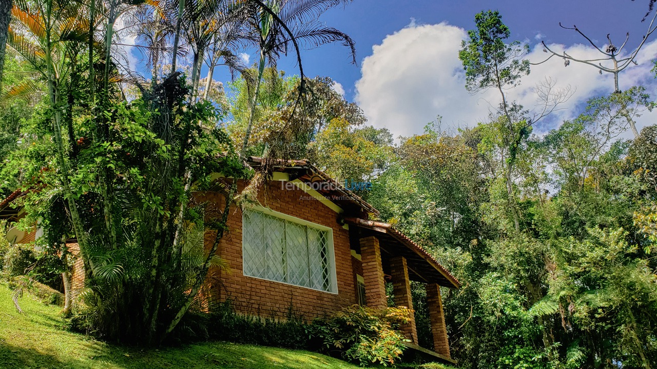 Granja para alquiler de vacaciones em Juquitiba (Plena Natureza Com Wifi Jogos Linda área de Churrasco)