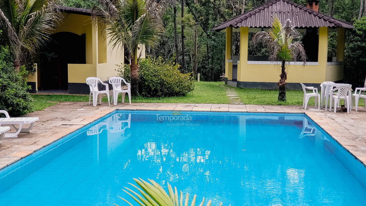 Ranch for vacation rental in Juquitiba (800 Mts da Rodovia Locamos Até 40 Adultos)