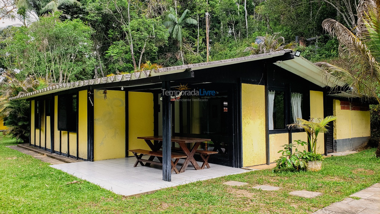 Ranch for vacation rental in Juquitiba (800 Mts da Rodovia Locamos Até 40 Adultos)