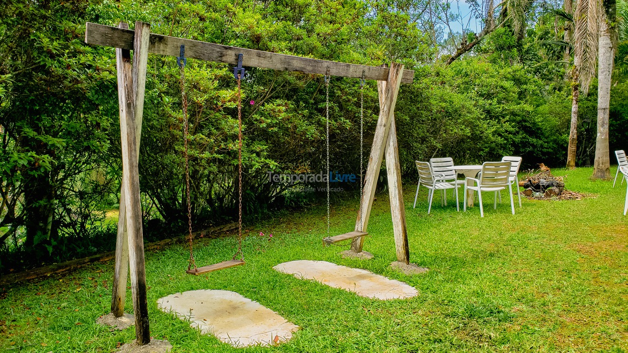 Ranch for vacation rental in Juquitiba (800 Mts da Rodovia Locamos Até 40 Adultos)