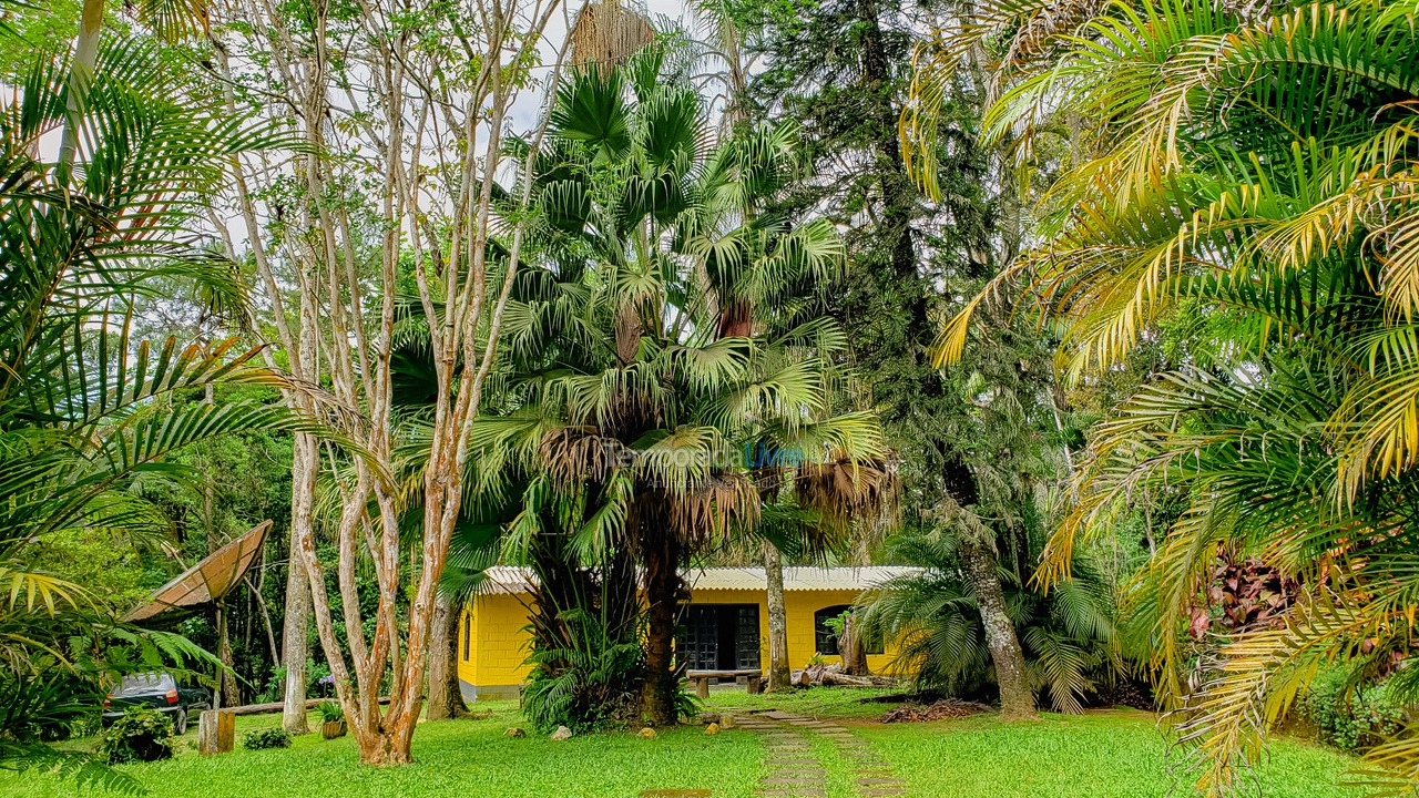 Ranch for vacation rental in Juquitiba (800 Mts da Rodovia Locamos Até 40 Adultos)