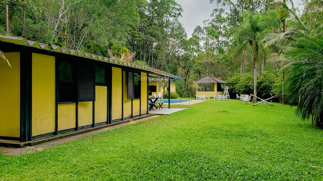 Ranch for vacation rental in Juquitiba (800 Mts da Rodovia Locamos Até 40 Adultos)