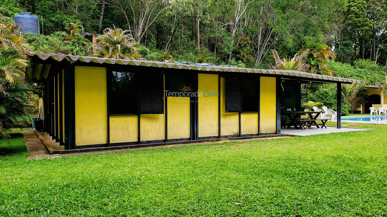 Ranch for vacation rental in Juquitiba (800 Mts da Rodovia Locamos Até 40 Adultos)