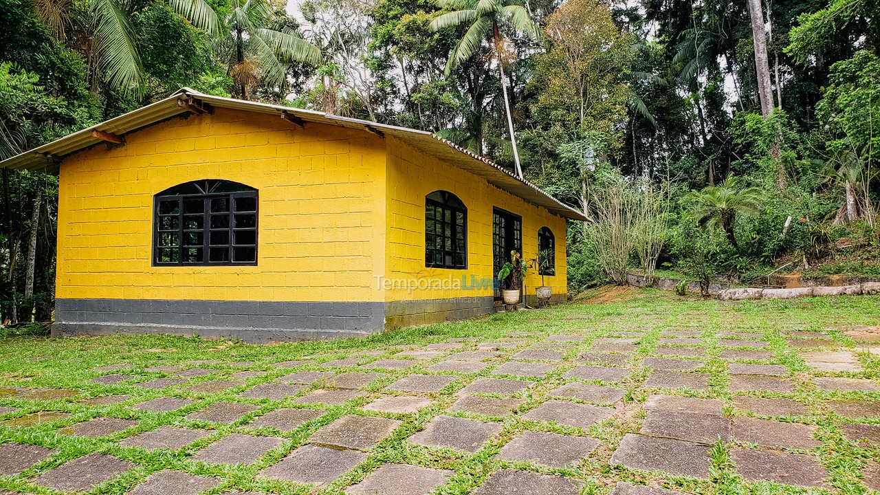 Ranch for vacation rental in Juquitiba (800 Mts da Rodovia Locamos Até 40 Adultos)