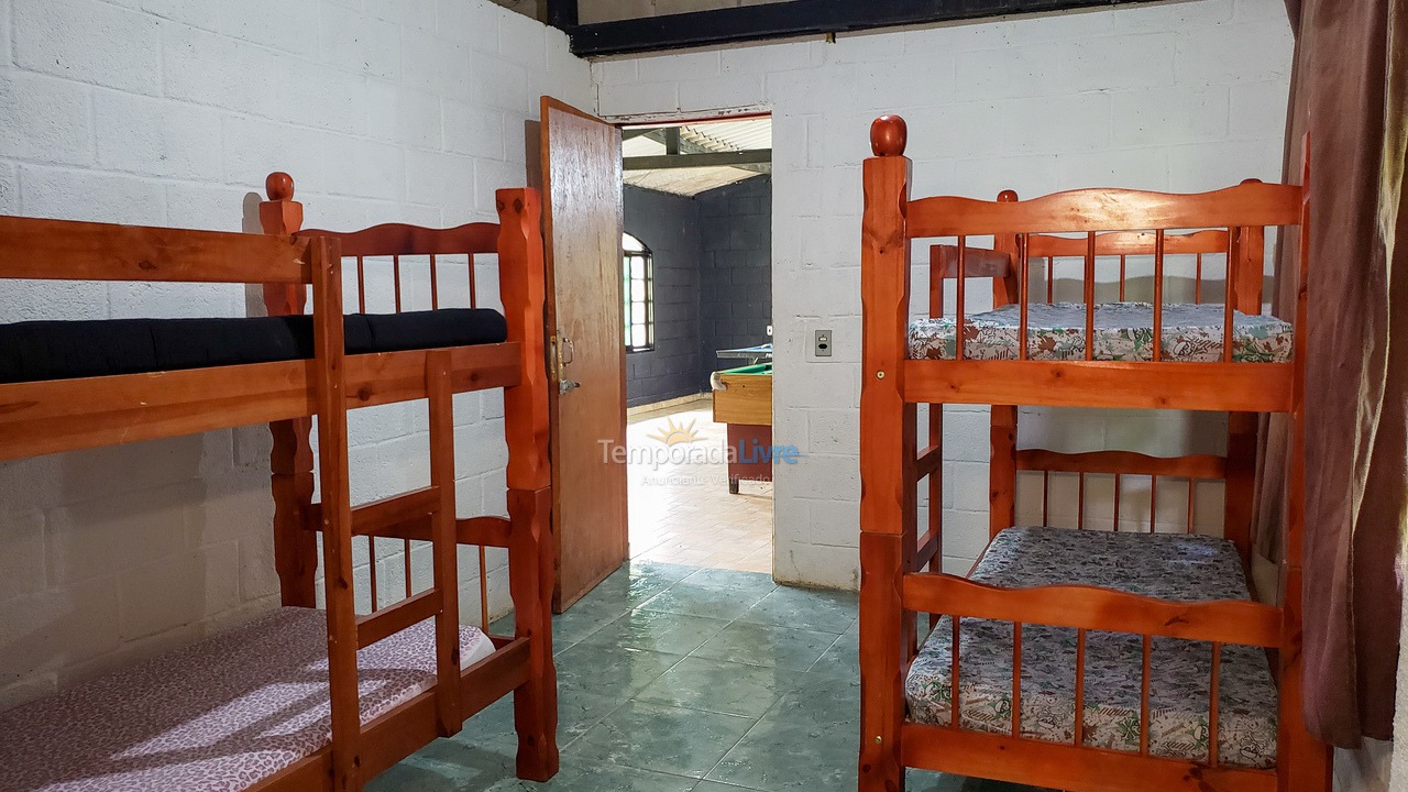 Ranch for vacation rental in Juquitiba (800 Mts da Rodovia Locamos Até 40 Adultos)