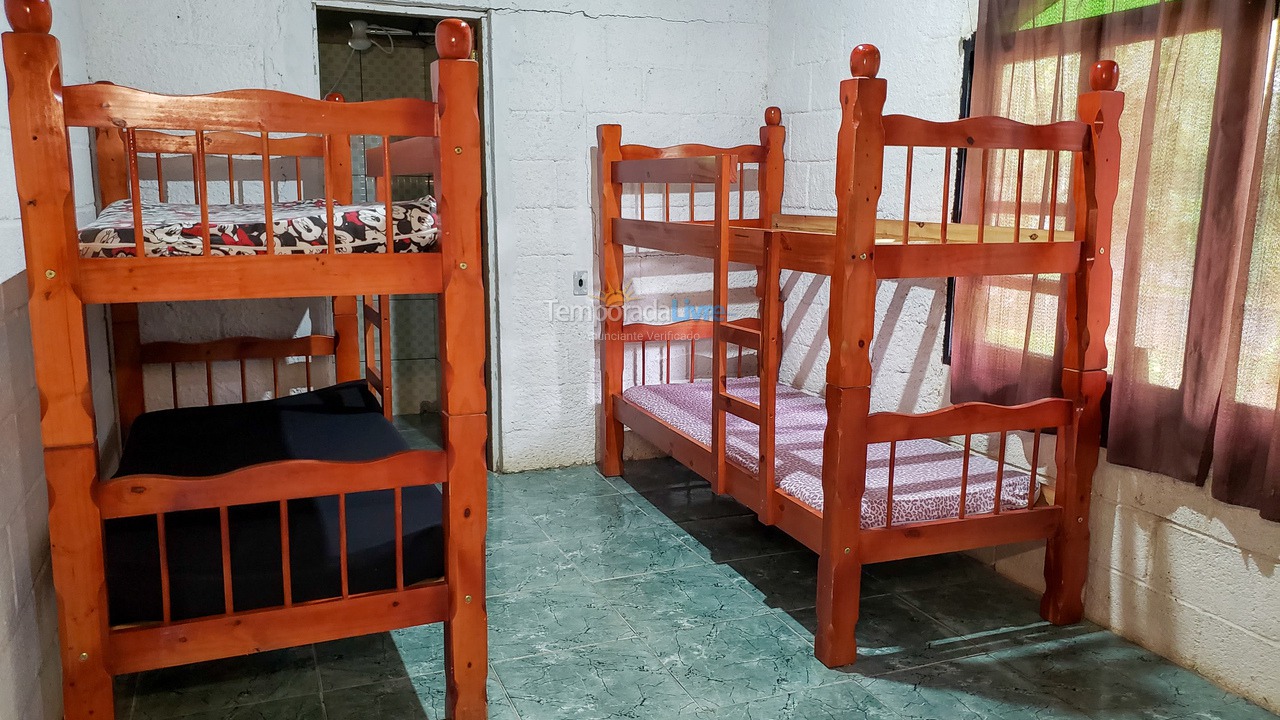 Ranch for vacation rental in Juquitiba (800 Mts da Rodovia Locamos Até 40 Adultos)