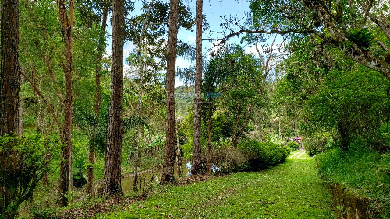 Ranch for vacation rental in Juquitiba (800 Mts da Rodovia Locamos Até 40 Adultos)