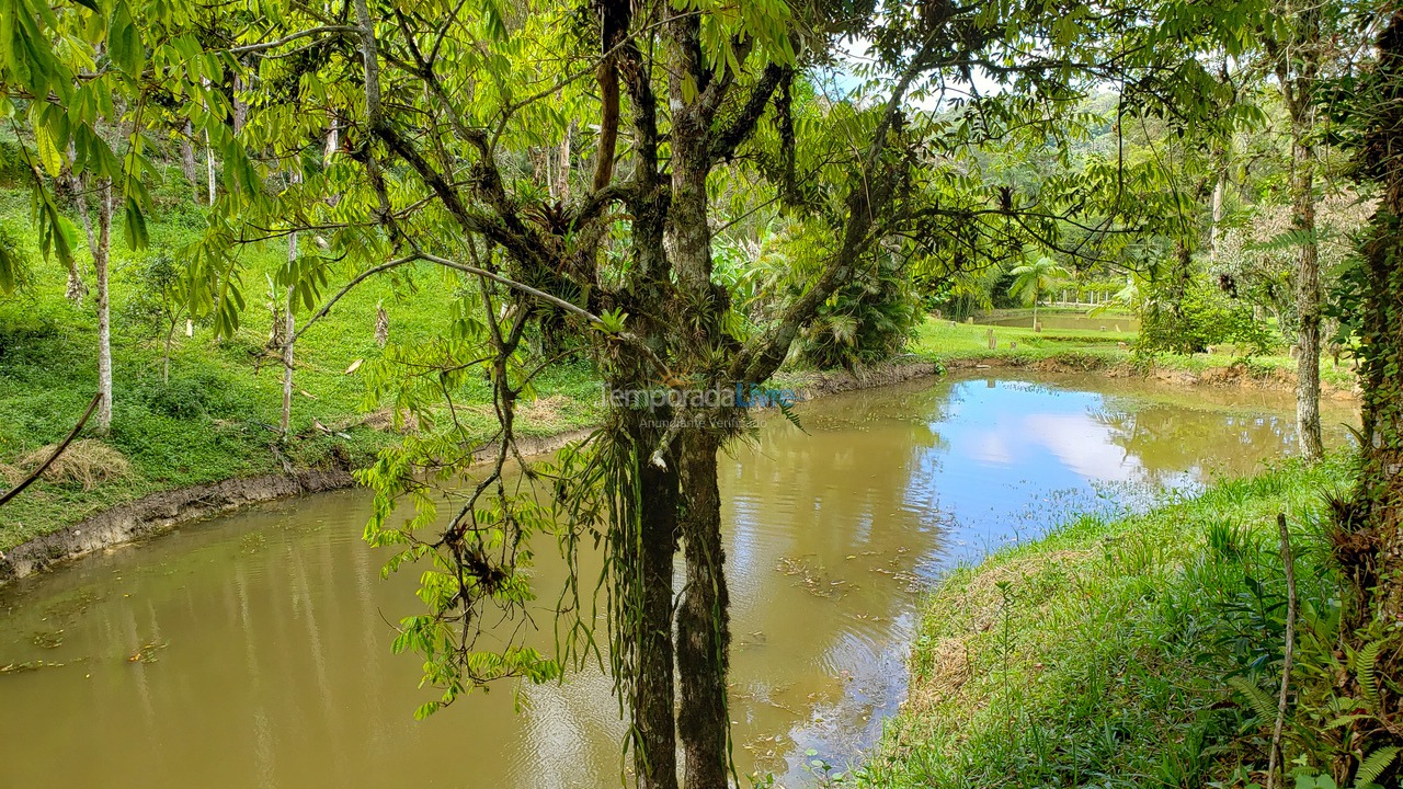 Ranch for vacation rental in Juquitiba (800 Mts da Rodovia Locamos Até 40 Adultos)