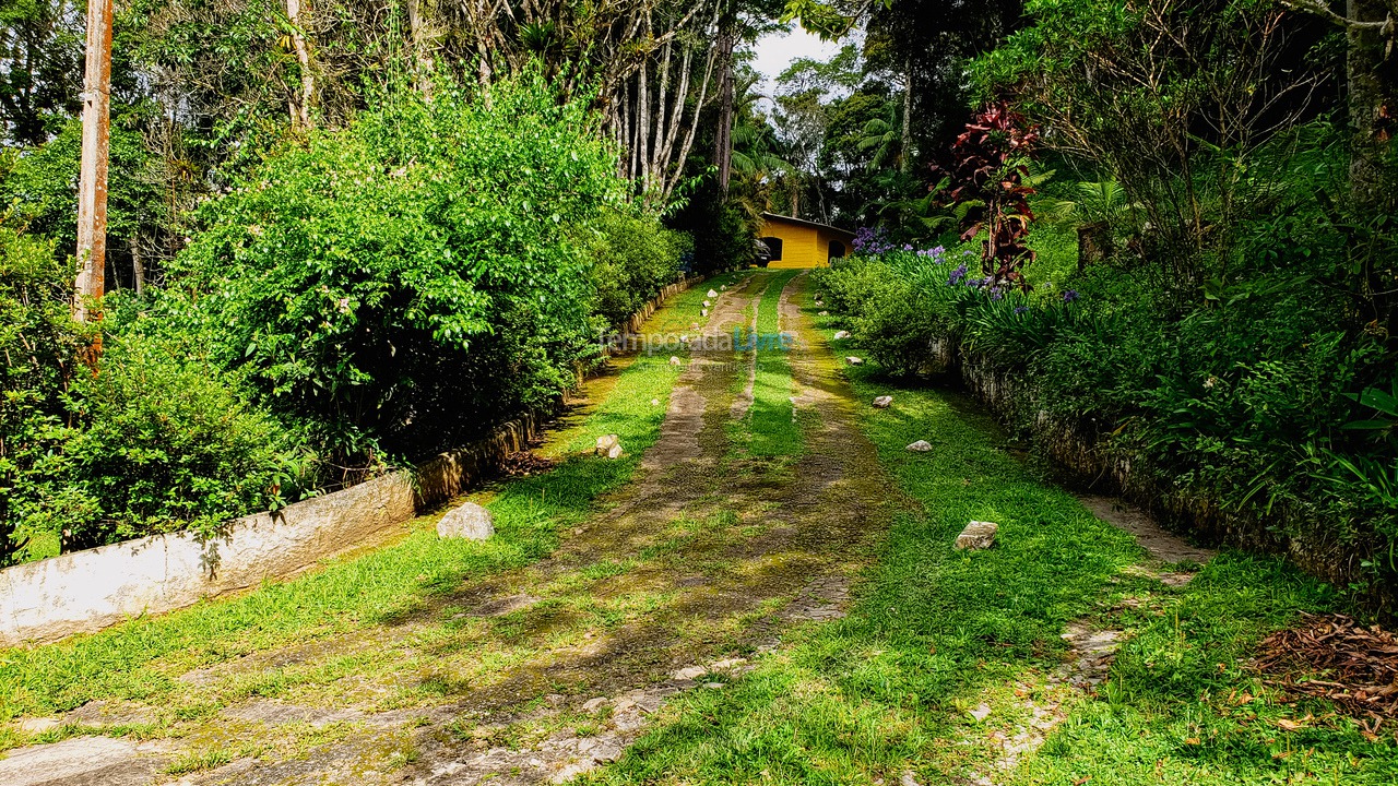 Ranch for vacation rental in Juquitiba (800 Mts da Rodovia Locamos Até 40 Adultos)