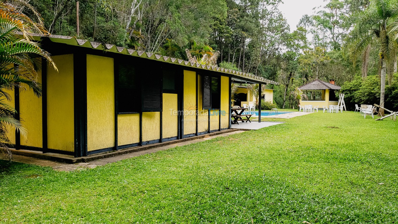 Ranch for vacation rental in Juquitiba (800 Mts da Rodovia Locamos Até 40 Adultos)