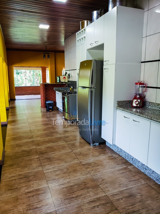 Chácara / sítio para aluguel de temporada em São Lourenço da Serra (Alto Padrão Piscina Adulto E Infantil 600 Mts da Rodovia I)