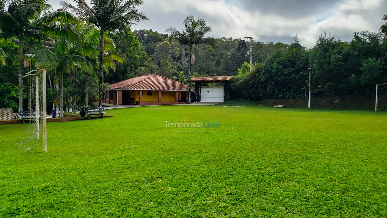 Chácara / sítio para aluguel de temporada em São Lourenço da Serra (Alto Padrão Piscina Adulto E Infantil 600 Mts da Rodovia I)