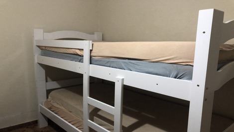 CON ENCANTO APARTAMENTO 1 DORMITORIO GUARUJÁ CERCA DE LA PLAYA