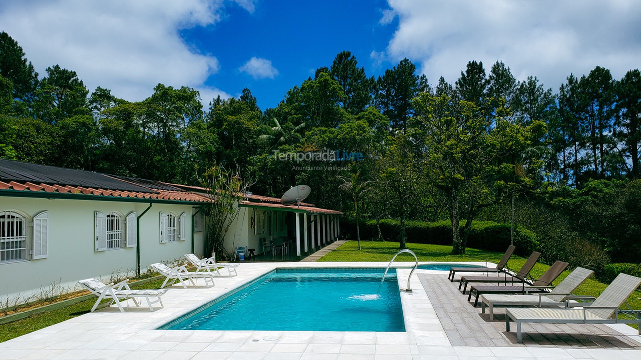 Granja para alquiler de vacaciones em Juquitiba (Piscina Aquecida Com Aquecimento Solar E Hidro Massageado)