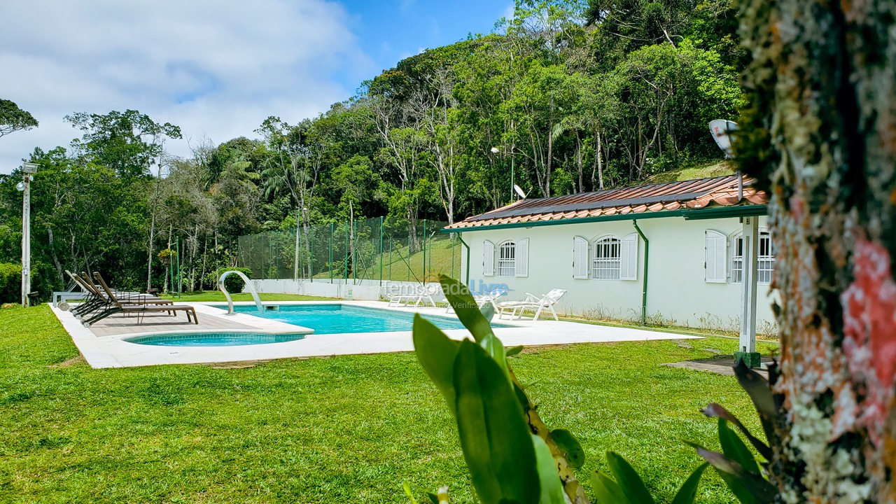 Granja para alquiler de vacaciones em Juquitiba (Piscina Aquecida Com Aquecimento Solar E Hidro Massageado)