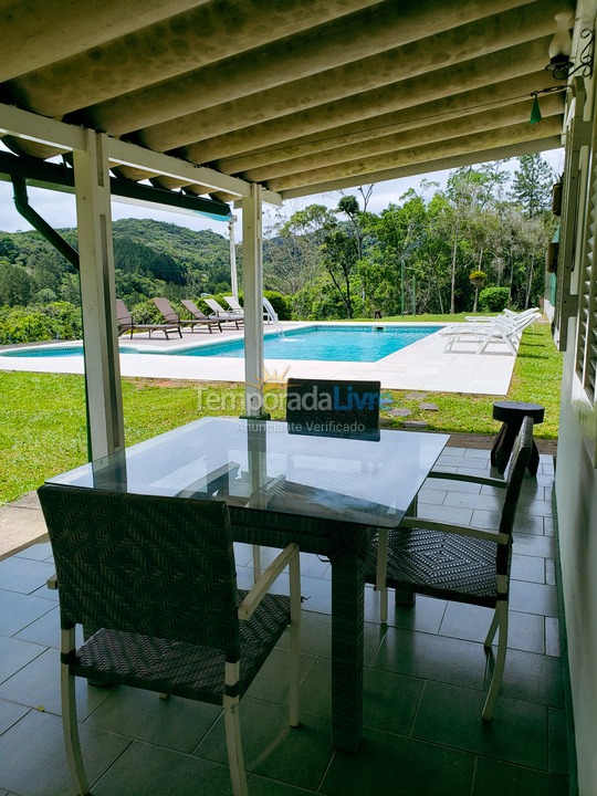 Granja para alquiler de vacaciones em Juquitiba (Piscina Aquecida Com Aquecimento Solar E Hidro Massageado)