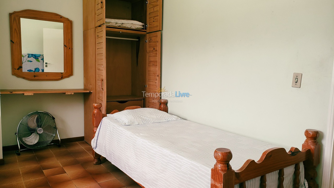 Granja para alquiler de vacaciones em Juquitiba (Piscina Aquecida Com Aquecimento Solar E Hidro Massageado)