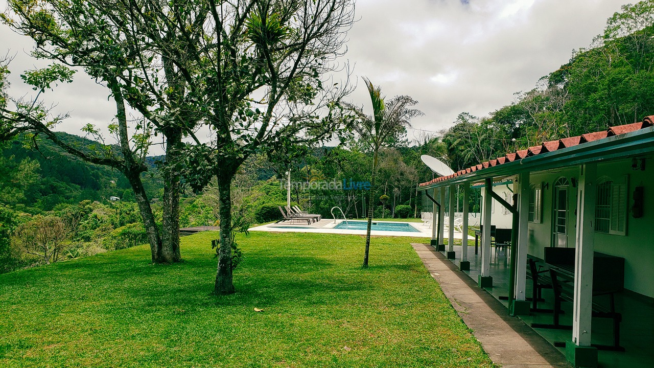 Granja para alquiler de vacaciones em Juquitiba (Piscina Aquecida Com Aquecimento Solar E Hidro Massageado)