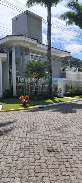 Casa para aluguel de temporada em Guarujá (Praia do Pernambuco)