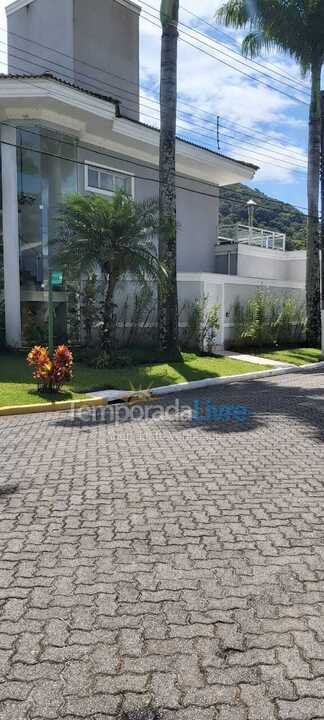 Casa para aluguel de temporada em Guarujá (Praia do Pernambuco)