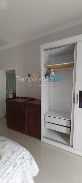 Casa para aluguel de temporada em Guarujá (Praia do Pernambuco)