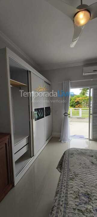 Casa para aluguel de temporada em Guarujá (Praia do Pernambuco)