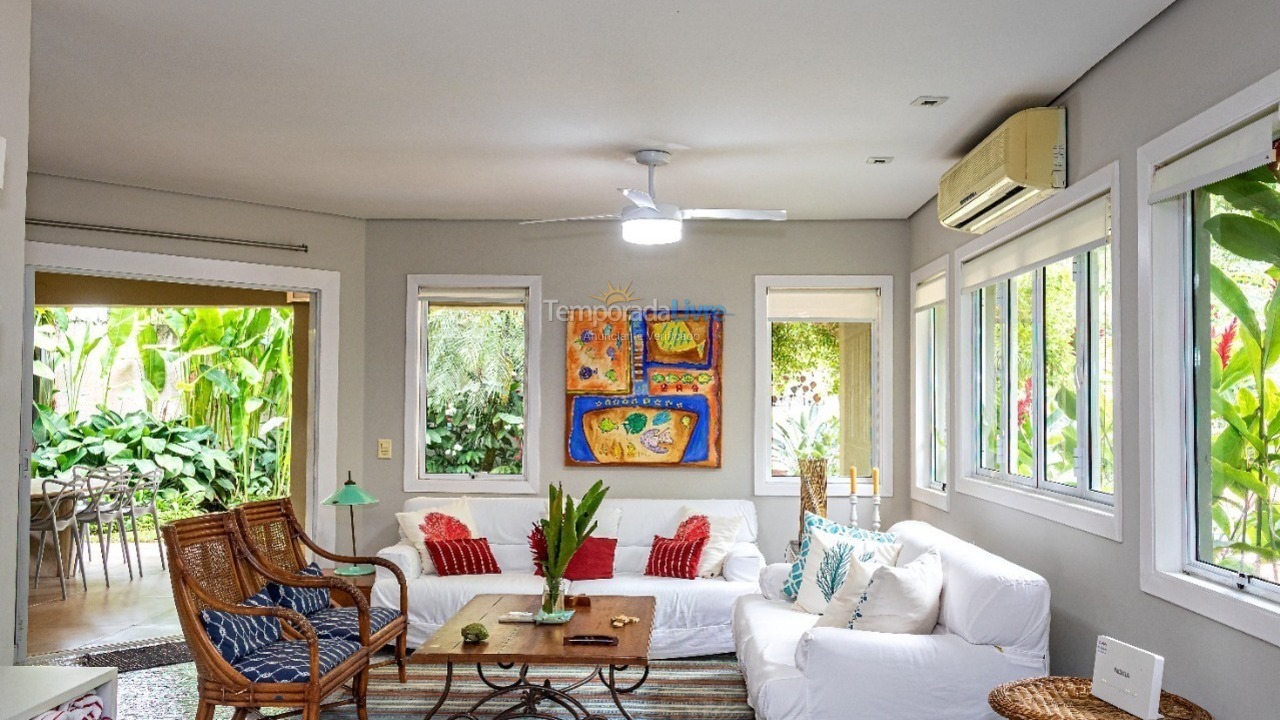 Casa para alquiler de vacaciones em São Sebastião (Praia da Baleia)