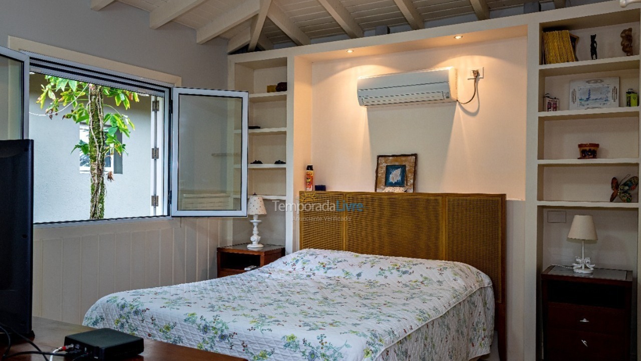 Casa para alquiler de vacaciones em São Sebastião (Praia da Baleia)