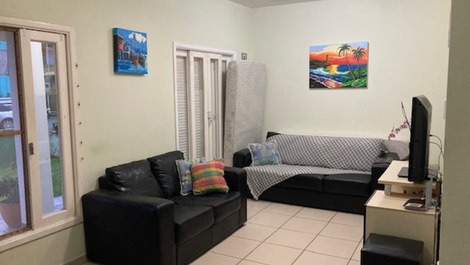 Great house, 1 suite plus 2 bedrooms + 2 bathrooms, barbecue, WI-FI