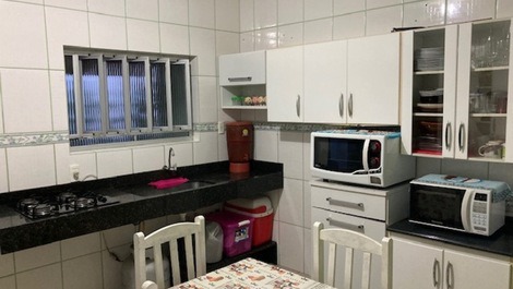 Great house, 1 suite plus 2 bedrooms + 2 bathrooms, barbecue, WI-FI