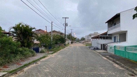 Great house, 1 suite plus 2 bedrooms + 2 bathrooms, barbecue, WI-FI