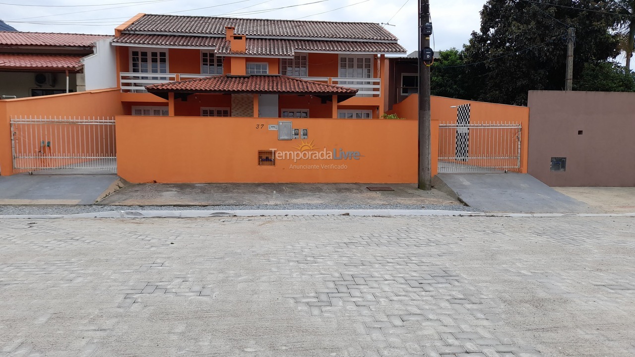 Apartamento para alquiler de vacaciones em Palhoça (Praia de Fora)