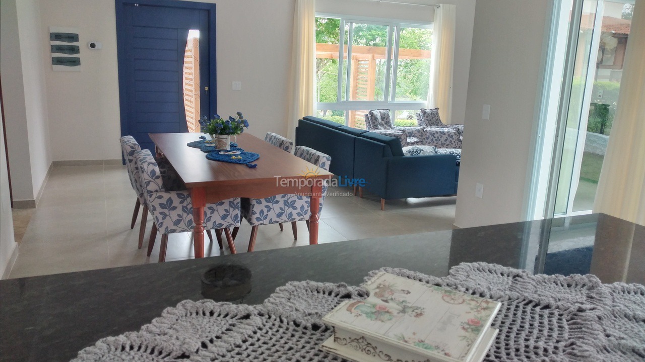 Casa para alquiler de vacaciones em Paranapanema (Riviera de Santa Cristina Xiii)