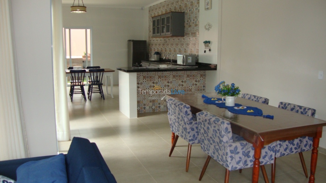 Casa para alquiler de vacaciones em Paranapanema (Riviera de Santa Cristina Xiii)