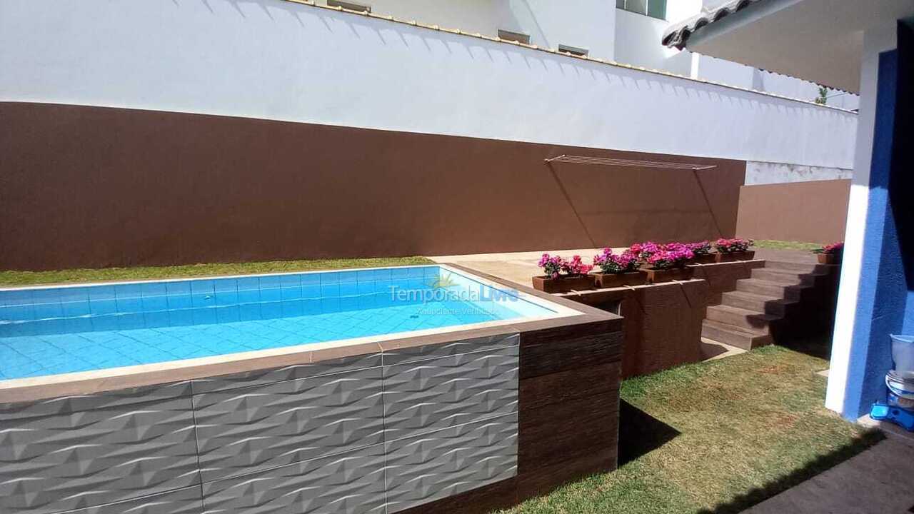 Casa para alquiler de vacaciones em Paranapanema (Riviera de Santa Cristina Xiii)