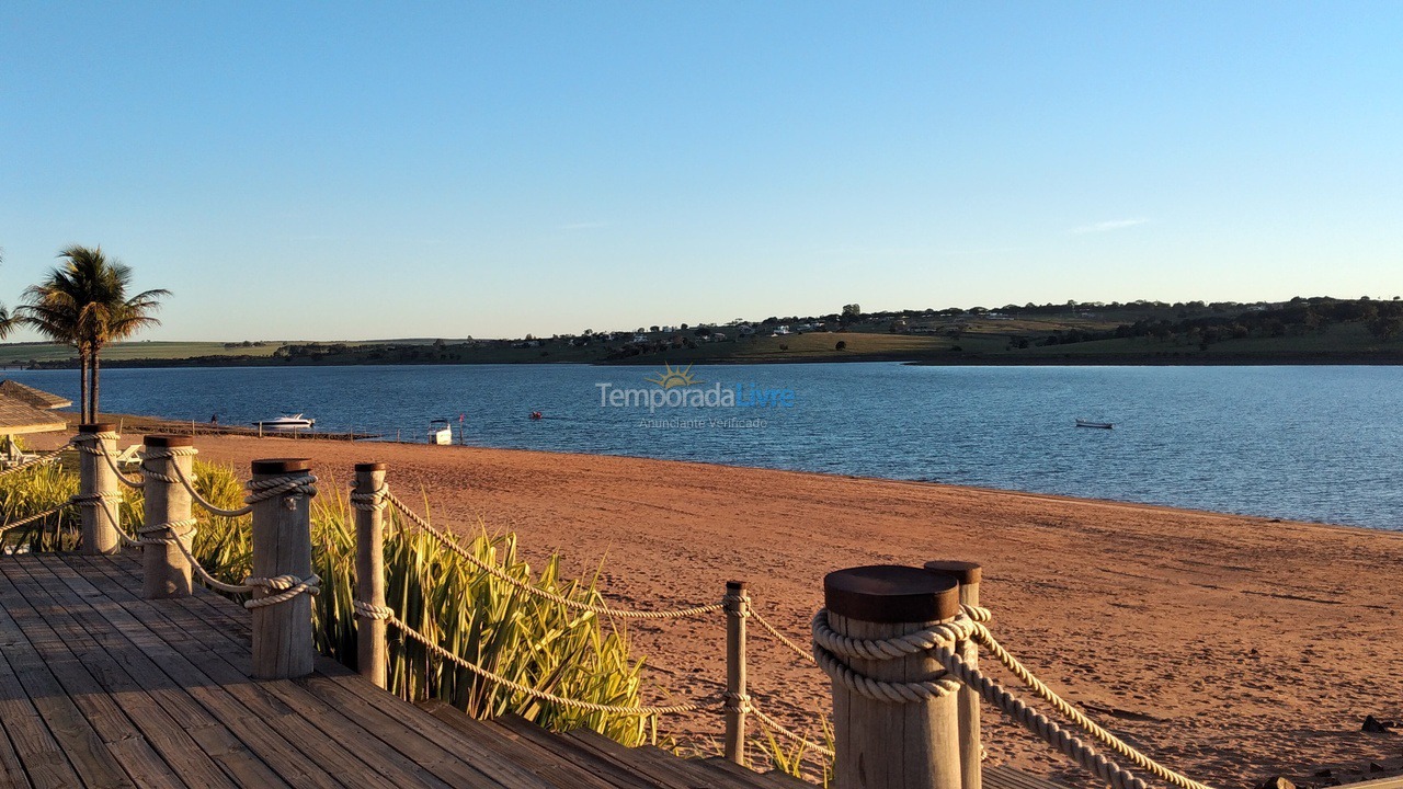 Casa para alquiler de vacaciones em Paranapanema (Riviera de Santa Cristina Xiii)