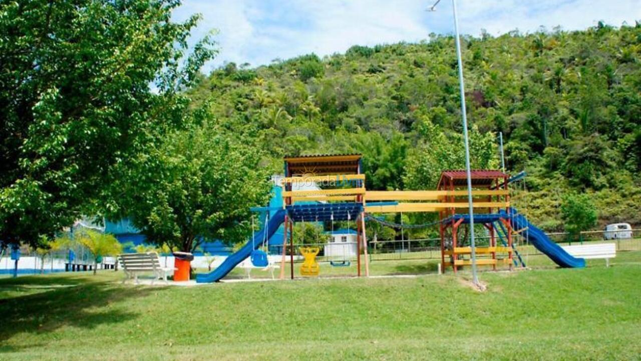 Apartamento para aluguel de temporada em Ubatuba (Praia das Toninhas)