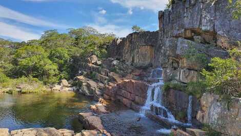 Rancho a orillas del río Viña