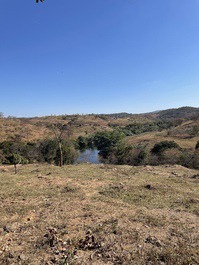 Rancho a orillas del río Viña