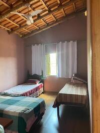 Rancho a orillas del río Viña