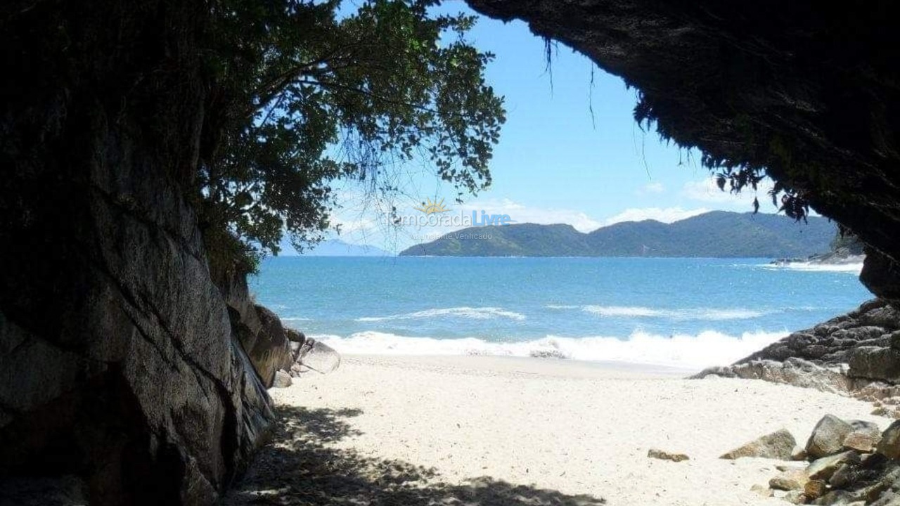 Apartamento para aluguel de temporada em Ubatuba (Praia Grande)