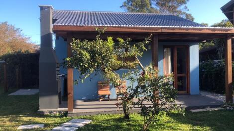 Linda casa em área residencial, 200mts da praia