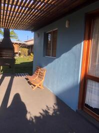 Linda casa em área residencial, 200mts da praia