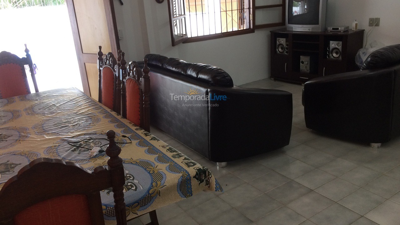 Casa para aluguel de temporada em Ubatuba (Maranduba)