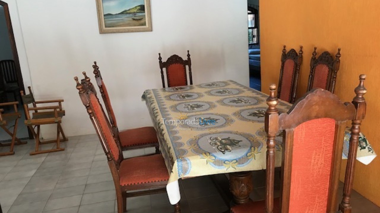 Casa para aluguel de temporada em Ubatuba (Maranduba)