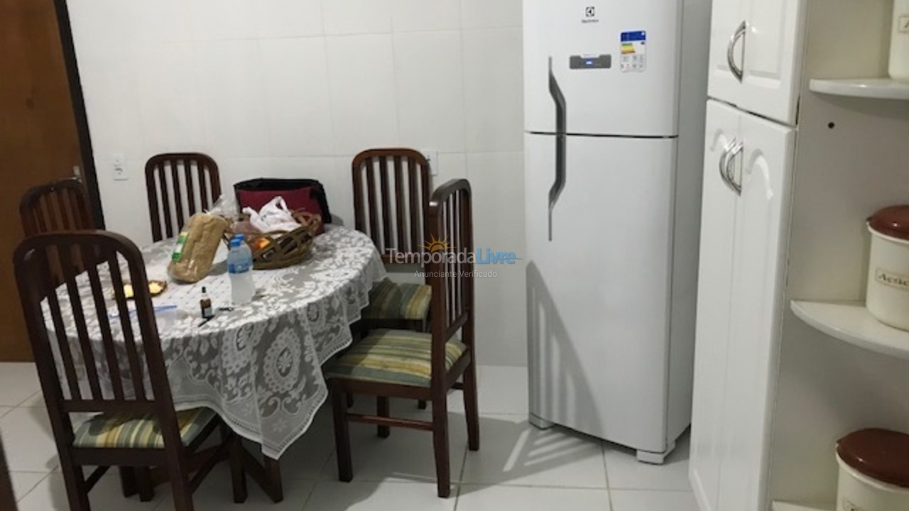 Casa para aluguel de temporada em Ubatuba (Maranduba)