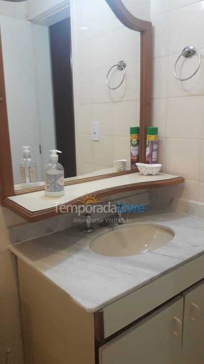 Apartamento para aluguel de temporada em Ubatuba (Praia das Toninhas)