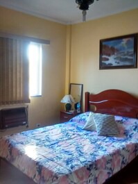 Apto com sacada, Enseada, 200m da praia