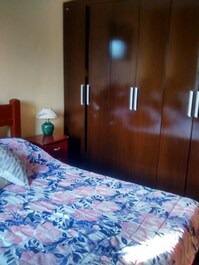 Apto com sacada, Enseada, 200m da praia